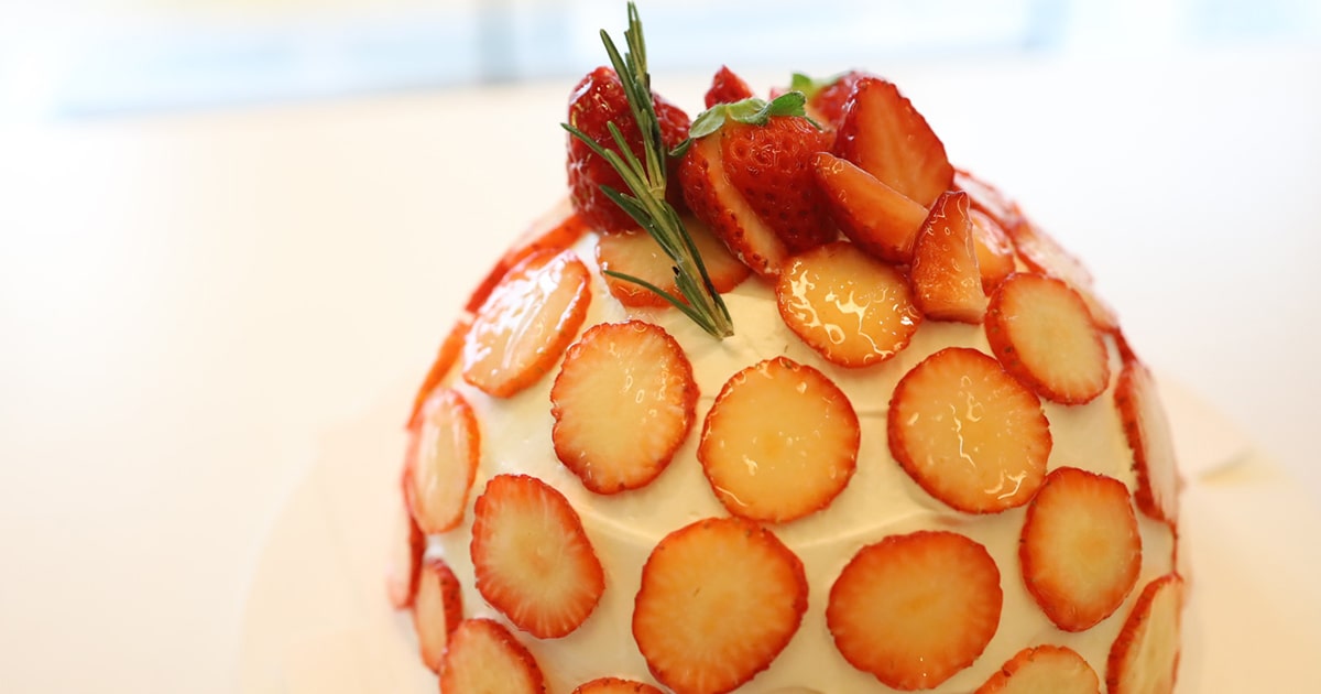イチゴのシンプルなズコットケーキ